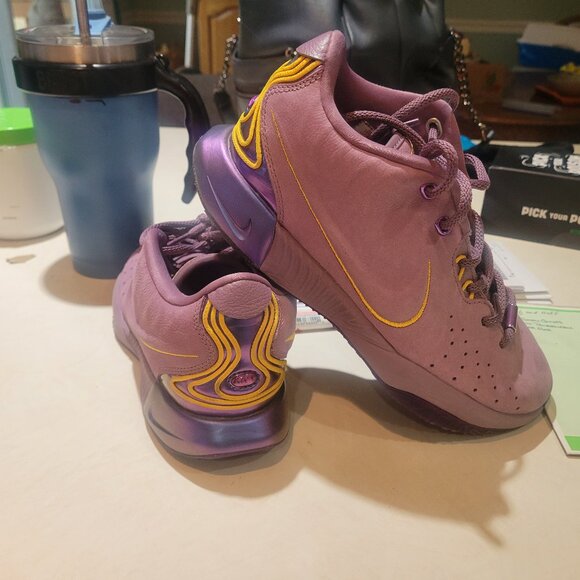 Nike AirZoom LeBron James shoes - Picture 1 of 2